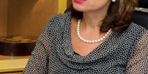 14jul2015—juiza-adriana-ramos-de-mello-titular-do-juizado-de-violencia-domestica-e-familiar-fala-sobre-os-estupros-coletivos-ocorridos-no-pais-1436890458877_300x420