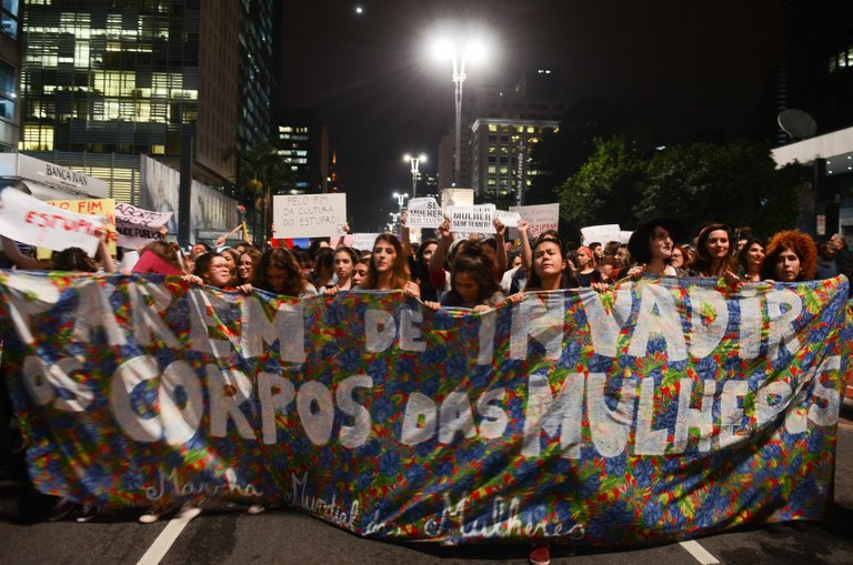 Ato contra o machismo em São Paulo: livro chega às livrarias em período de acirramento no debate sobre o feminismo