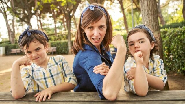 mae-e-filhas-pose-feminista-1595617730381_v2_900x506