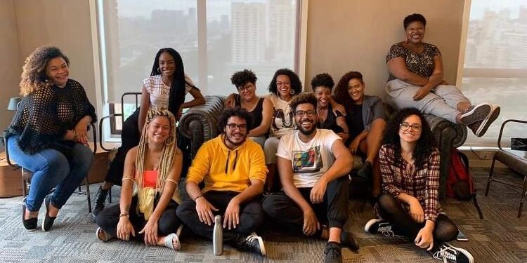 estudantes-da-odara-escola-de-ingles-afrocentrada-em-sp-1606070149499_v2_750x421