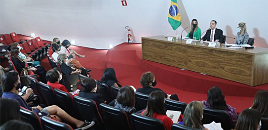 TSE se reúne com mulheres integrantes de partidos e destaca apoio ao fortalecimento feminino na política