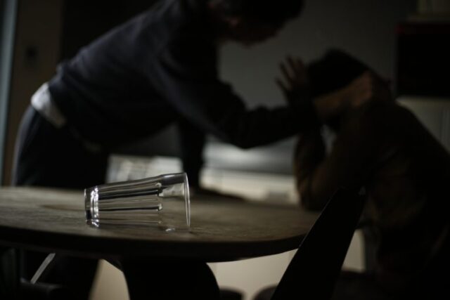 Dinheiro também poderá custear centros de reabilitação para agressores Foto: Depositphotos