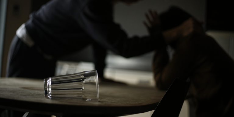 Dinheiro também poderá custear centros de reabilitação para agressores Foto: Depositphotos