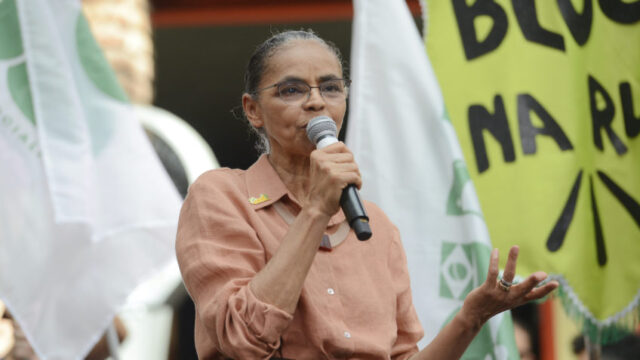 A ministra do Meio Ambiente e Mudança do Clima, Marina Silva fala durante debate na Bienal da UNE, no Rio de Janeiro