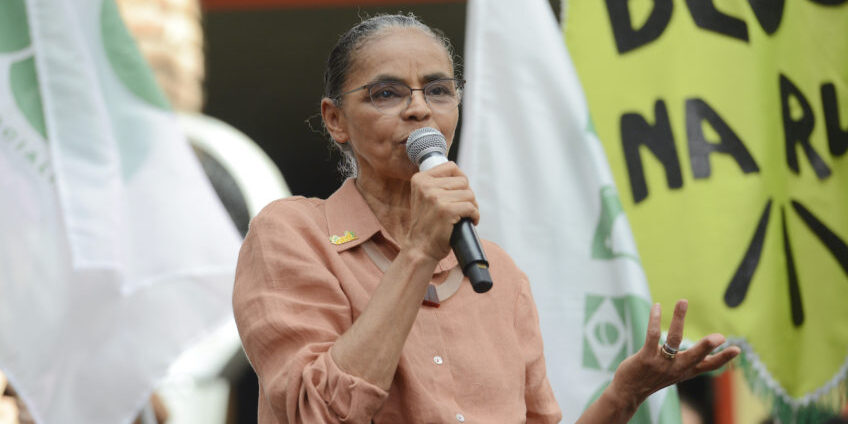 A ministra do Meio Ambiente e Mudança do Clima, Marina Silva fala durante debate na Bienal da UNE, no Rio de Janeiro