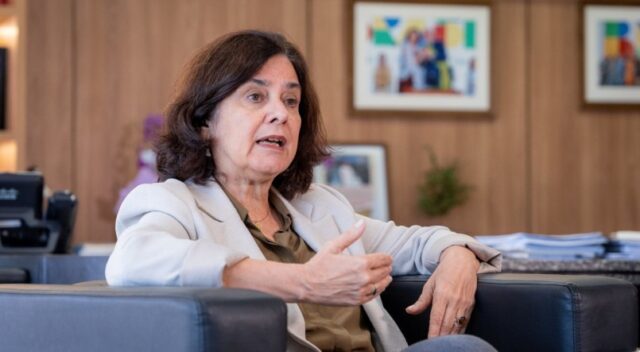 1__nisia_trindade-24836120