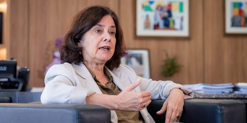 1__nisia_trindade-24836120