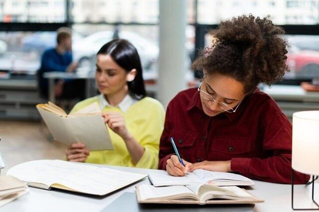 csm_mulheres_estudando__aa7144d4e2