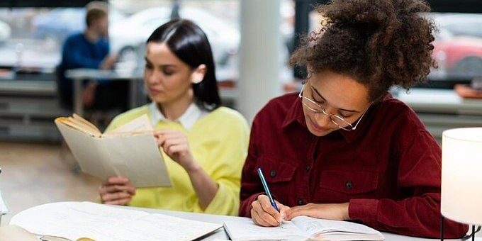 csm_mulheres_estudando__aa7144d4e2