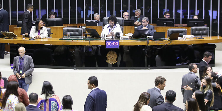 7-projetos-lei-aprovados-benedita-da-silva-zecaribeiro-cacc82maradosdeputados-2