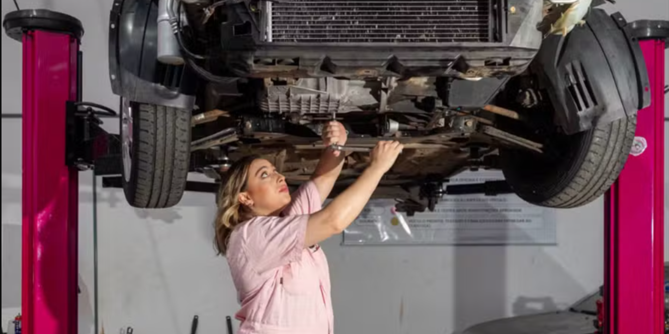 Andreia Justos, dona do Galpão Rosa, voltado para o sexo feminino — Foto: Edilson Dantas