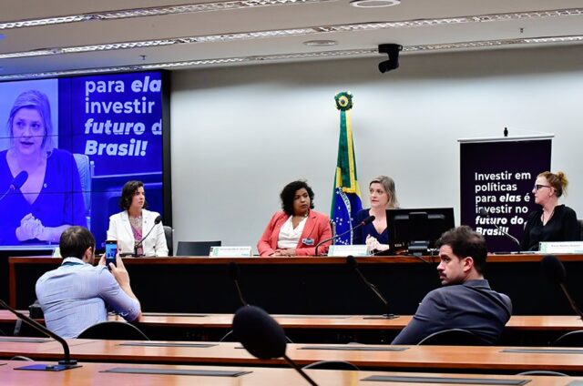 Na CMO, representantes do governo disseram que aplicação dos valores ainda depende de políticas duradouras Waldemir Barreto/Agência Senado Fonte: Agência Senado