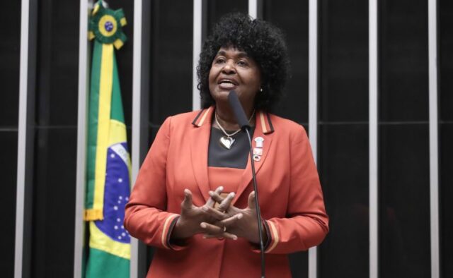 Benedita da Silva vai apresentar balanço de sua gestão à frente da bancada feminina
