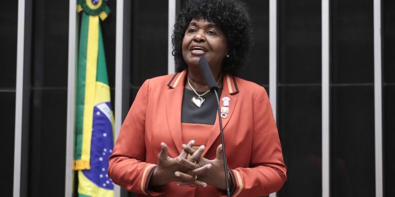 Benedita da Silva vai apresentar balanço de sua gestão à frente da bancada feminina