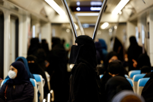 Mulheres sauditas em vagão de metrô em Riade, capital da Arábia Saudita (Crédito: REUTERS/Hamad I Mohammed)