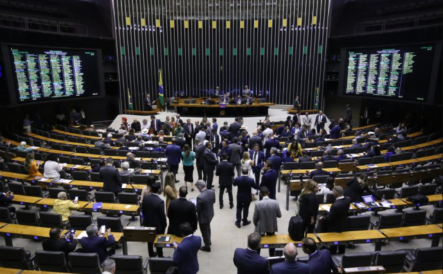 Deputados analisam propostas no Plenário Fonte: Agência Câmara de Notícias