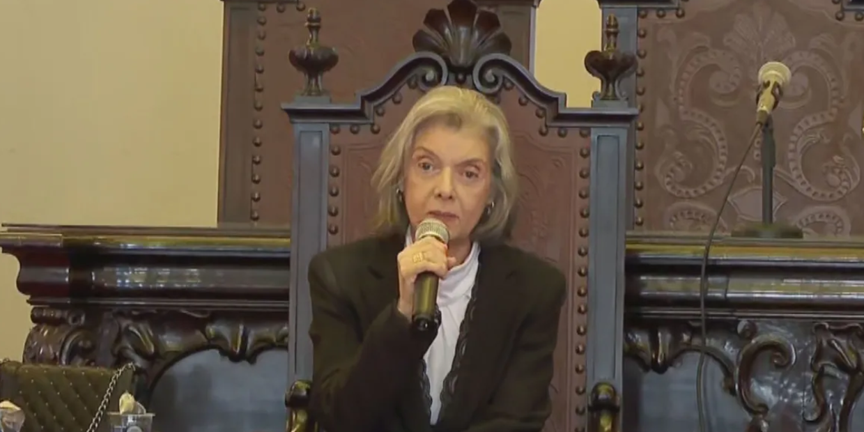 Cármen Lúcia, ministra do STF e presidente do TSE, em evento que celebra os 40 anos da redemocratização no Brasil • Reprodução: CNN Brasil