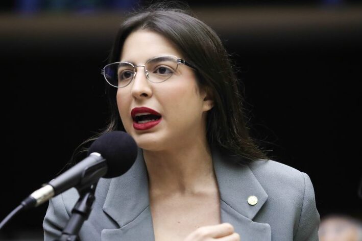 Amanda Gentil, a autora da proposta Fonte: Agência Câmara de Notícias