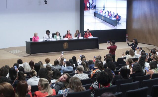Uma das propostas defendidas é a reserva de vagas para mulheres no legislativo Bruno Spada / Câmara dos Deputados