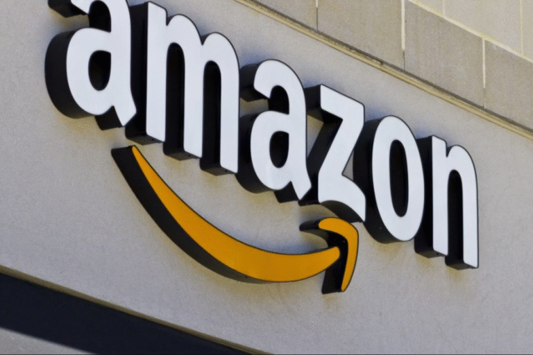 Logo da Amazon em fachada - Créditos: depositphotos.com / jetcityimage2