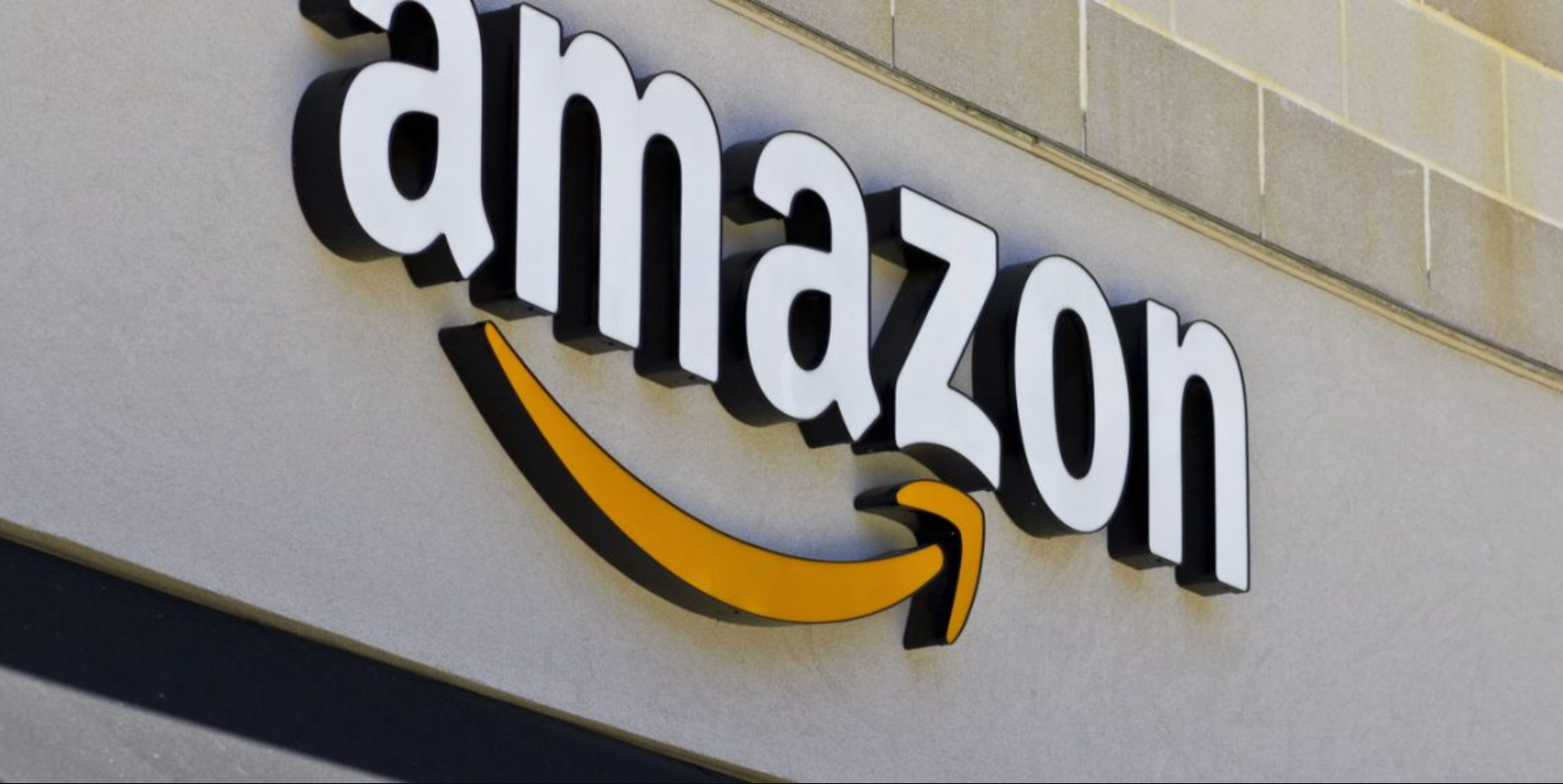 Logo da Amazon em fachada - Créditos: depositphotos.com / jetcityimage2
