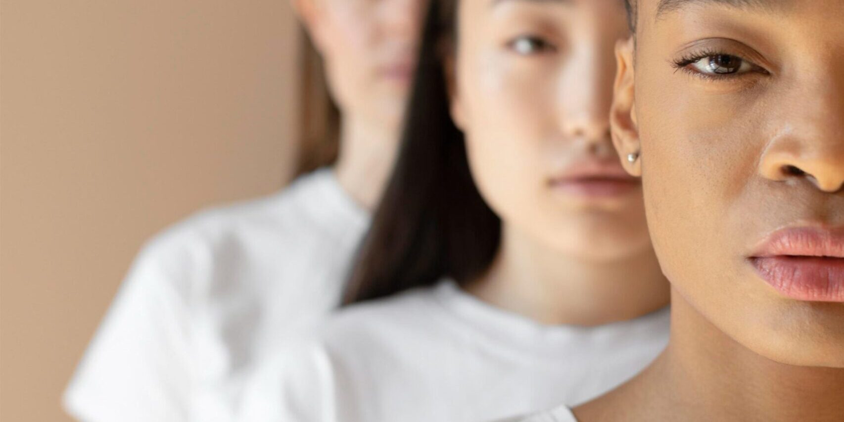 close-up-de-mulheres-multiculturais-posando (1) (1)